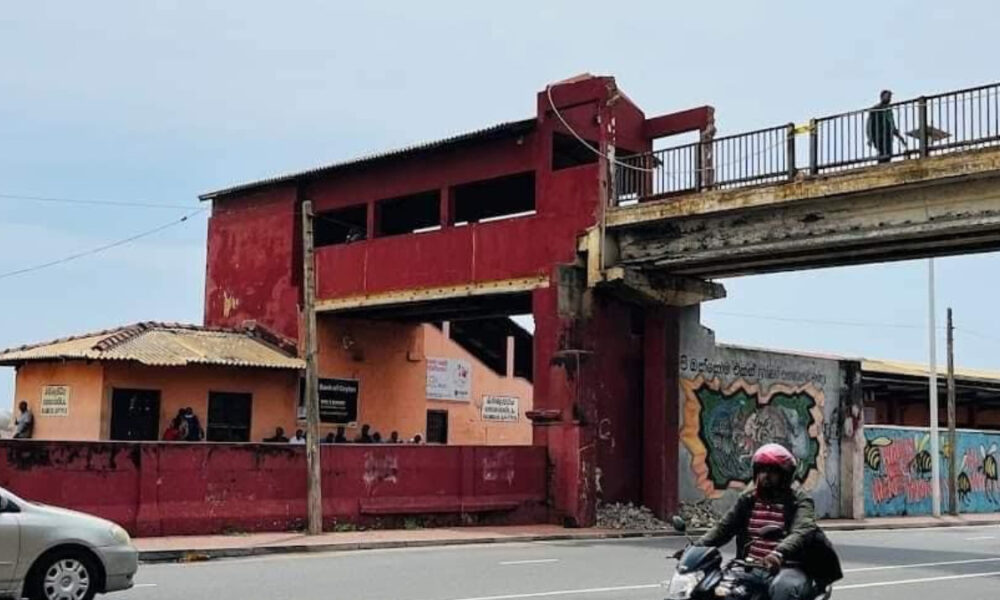 Section of Marine Drive closed Sri Lanka Mirror Right to Know