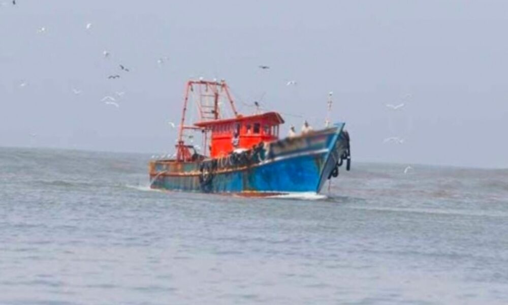 Navy nabs 6 with vessel suspected of transporting drugs Navy nabs 6 with vessel suspected of transporting drugs