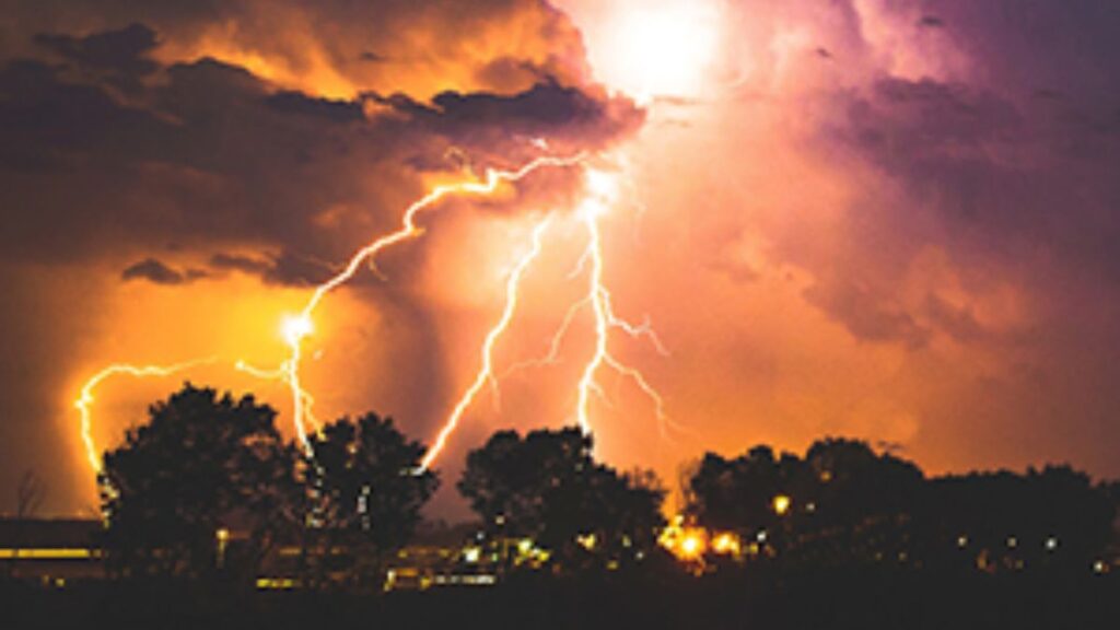 Lightning In A Mirror By Krentz, Jayne Ann