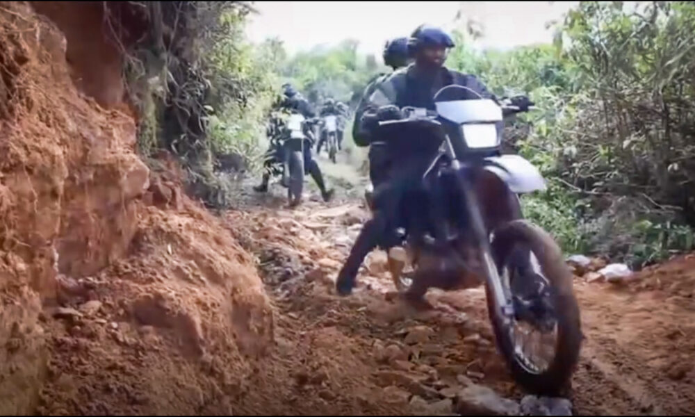 SL Army riders cross rough terrain to distribute aid (Video) SL Army riders cross rough terrain to distribute aid (Video)