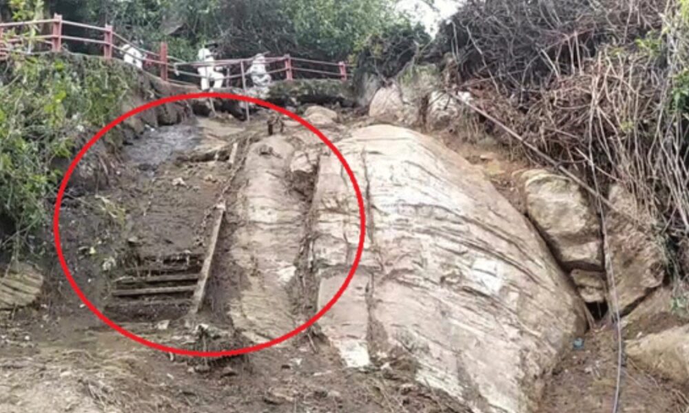 Old flight of steps found at Sri Pada landslide site Old flight of steps found at Sri Pada landslide site