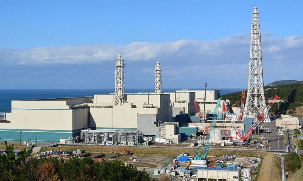 Japan suspends world’s largest nuclear plant hours after restart